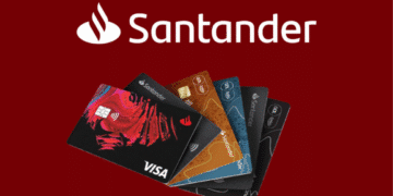 Cartões de crédito Santander em leque sobre fundo vermelho mostrando diferentes modalidades disponíveis para negativados