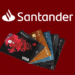 Cartões de crédito Santander em leque sobre fundo vermelho mostrando diferentes modalidades disponíveis para negativados