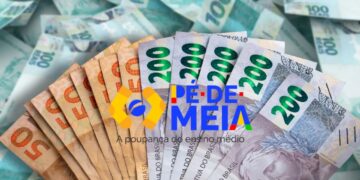 Imagem ilustrativa sobre o pagamento de R$200 via PIX. A imagem destaca cédulas de 50, 100 e 200 reais, com foco na importância de aprender a conferir o Pé-de-Meia.