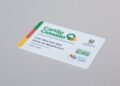 Cartão Cidadão (Devolve ICMS) do Rio Grande do Sul em uma superfície branca, representando a ferramenta essencial para o saque do benefício que terá um pagamento extra em outubro de 2025.
