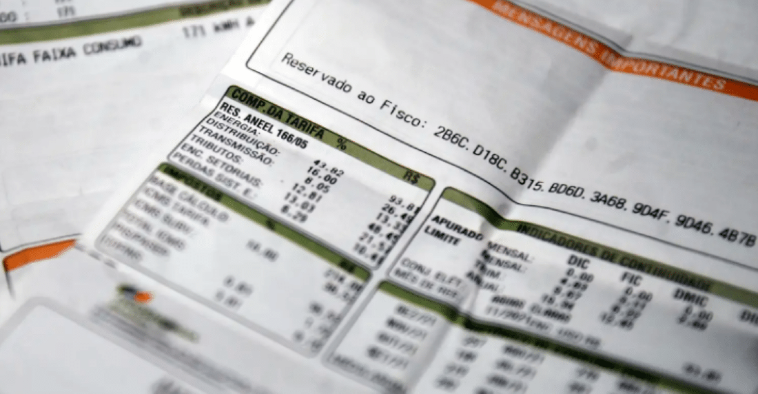 Programa do governo garante conta de luz gratuita para famílias inscritas no CadÚnico.