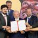 Presidente Lula e autoridades durante a sanção do programa 'Luz do Povo', que amplia a Tarifa Social e garante isenção de conta de luz para famílias de baixa renda.
