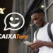Jovem usando aplicativo CAIXA Tem para acessar pagamentos sociais e benefícios