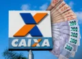Notas de dinheiro empilhadas ao lado do logotipo da Caixa Econômica Federal sob um céu azul, representando o saque emergencial e benefícios financeiros.