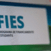 Tela de computador exibindo o logotipo do FIES, representando o início da renegociação de dívidas.