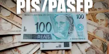 Nota de 100 reais destacada sobre outras cédulas, ilustrando o abono salarial PIS/PASEP 2026.