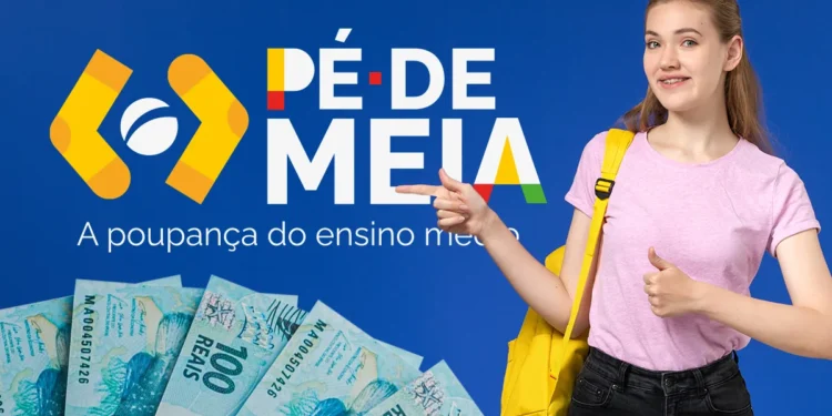 Jovem com mochila sorrindo ao lado da logo Pé de Meia, programa de poupança para ensino médio