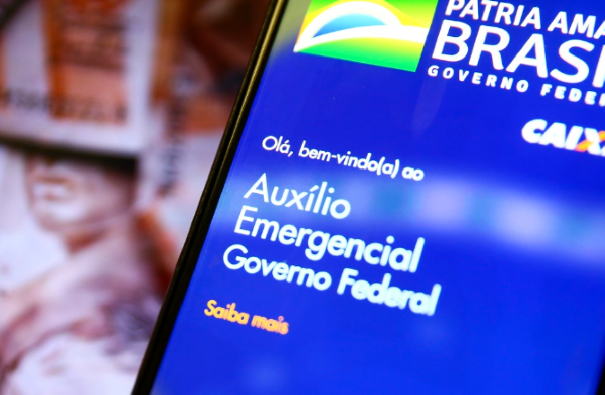Tela de celular mostrando o aplicativo do Auxílio Emergencial do Governo Federal.