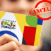 Cartão do Programa Bolsa Família com carimbo vermelho de "CANCELADO".