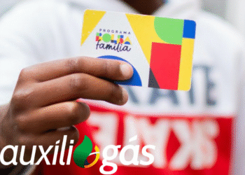 Cartão do Bolsa Família e logotipo do Auxílio Gás.