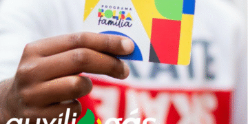 Cartão do Bolsa Família e logotipo do Auxílio Gás.