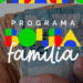 Mão segurando várias cédulas de dinheiro brasileiras com logo colorido do Programa Bolsa Família