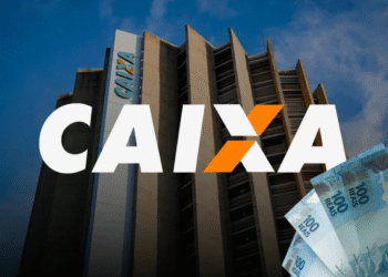 Prédio da CAIXA com logotipo em destaque e notas de 100 reais representando pagamentos liberados.