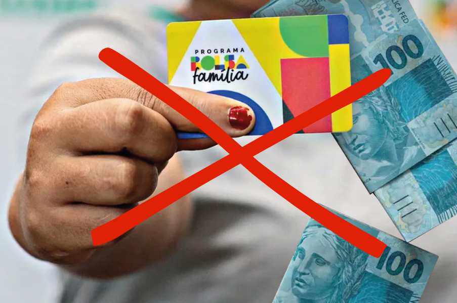Saída de famílias do Bolsa Família: Queda no número de beneficiários Imagem mostrando o cartão do Programa Bolsa Família com cédulas de 100 reais e um X sobreposto, representando a saída de famílias do programa