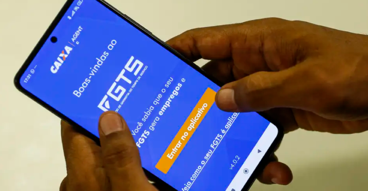 Acesse seu FGTS pelo celular Pessoa utilizando o aplicativo do FGTS no celular
