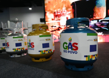Começa a adesão ao Gás do Povo: programa vai mudar a forma de comprar gás de cozinha no Brasil