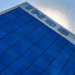 Fachada de prédio com o logo do INSS em destaque, sob céu azul, representando a instituição