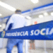 Fila de atendimento na Previdência Social durante mutirão do INSS 2025.