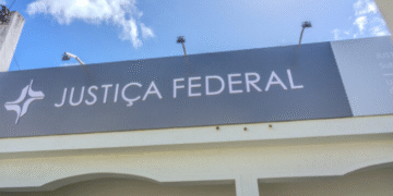 Fachada de prédio da Justiça Federal.