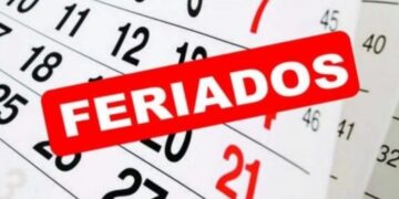 Calendário com destaque para o feriado de Nossa Senhora Aparecida e o Dia das Crianças em outubro de 2025.