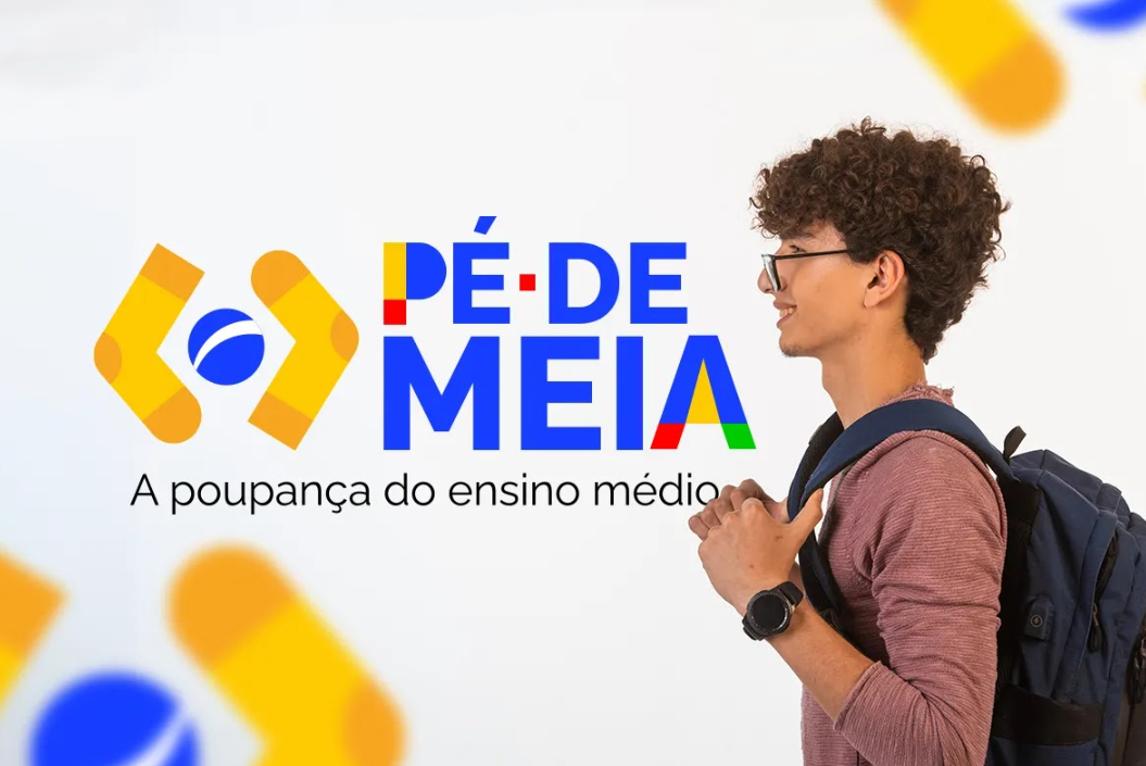 Logo Pé-de-Meia: poupança do ensino médio com benefício de R$ 1.000 Estudante com mochila ao lado do logo Pé-de-Meia, programa de poupança de R$ 1.000 para o ensino médio.