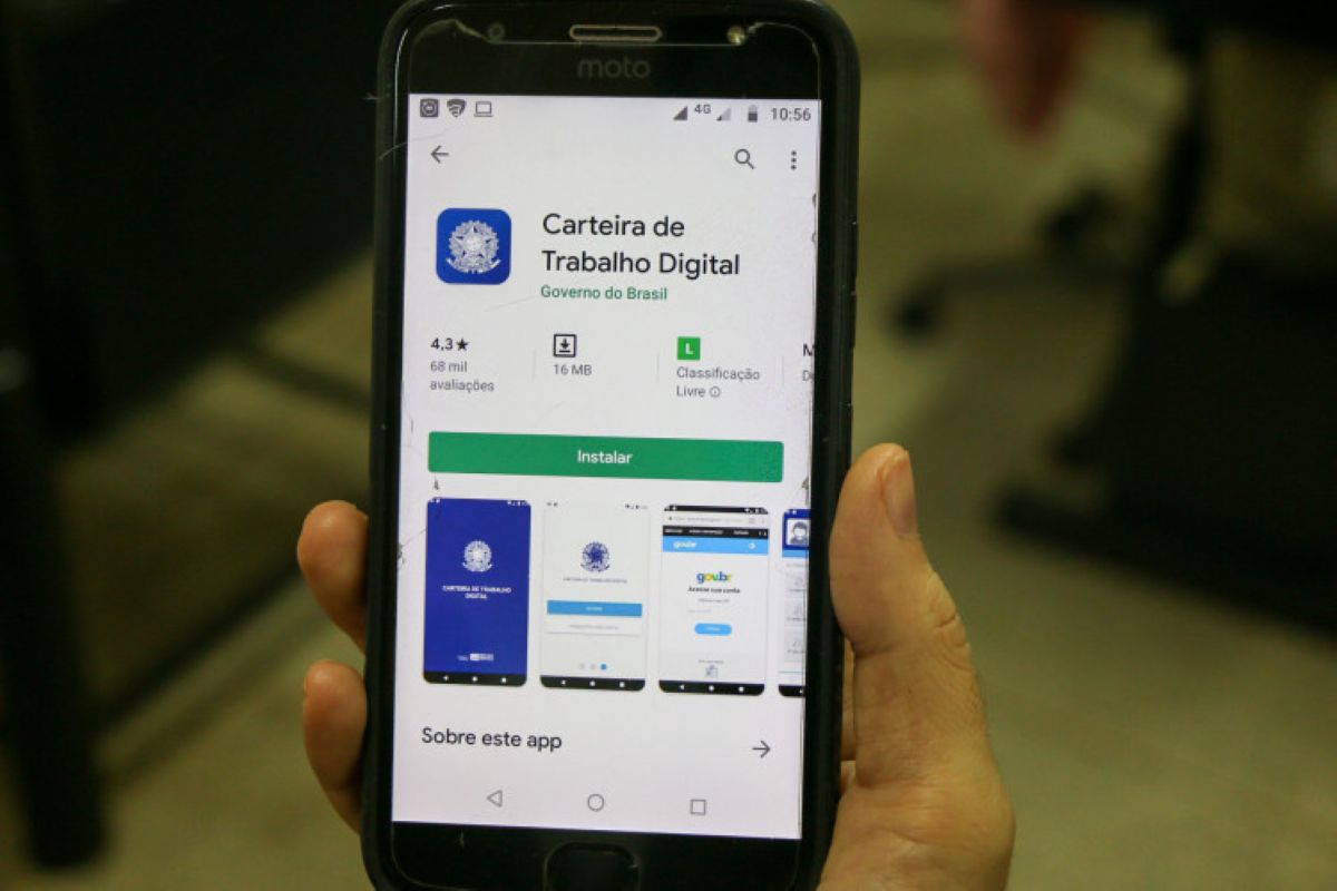 Imagem do celular exibindo a tela do aplicativo Carteira de Trabalho Digital do Governo do Brasil.