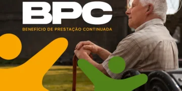 Idoso pensativo sentado em banco com bengala, ao lado do logo BPC LOAS, simbolizando o Benefício de Prestação Continuada.