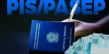 Imagem ilustrativa sobre o PIS/PASEP com um documento da Carteira de Trabalho e cédulas de dinheiro, destacando a liberação de mais de R$ 156 milhões esquecidos.