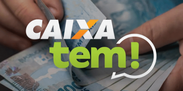 Mãos manuseando notas de 100 reais com o logo do Caixa Tem sobre a imagem.