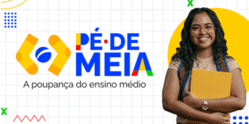 Estudante sorridente segurando pasta amarela ao lado do logo colorido do programa Pé-de-Meia com fundo quadriculado branco e elementos gráficos coloridos.