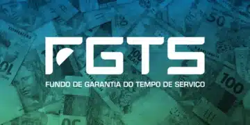 Logotipo branco do FGTS (Fundo de Garantia do Tempo de Serviço) centralizado sobre um fundo de cédulas de Real (50 e 100 reais) em tons de azul e verde.