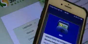 Tela de celular mostrando o aplicativo do Simples Nacional para MEI, com interface do Ministério da Economia.