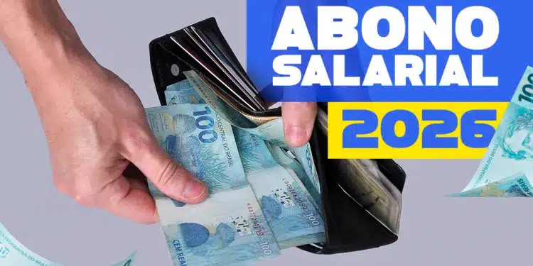 Mãos tiram notas de cem reais de uma carteira preta com destaque para texto "Abono Salarial 2026".