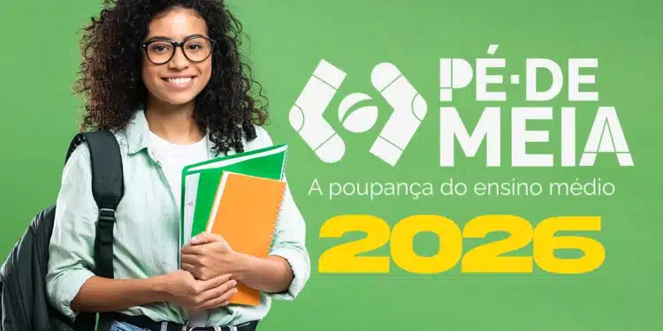 Estudante jovem sorridente com mochila e cadernos em um fundo verde. Ao lado, o logotipo do programa "Pé-de-Meia: A poupança do ensino médio" com o ano 2026 em destaque.