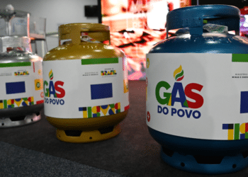 Botijões do programa Gás do Povo exibidos em evento do governo federal