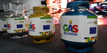 Botijões do programa Gás do Povo exibidos em evento do governo federal