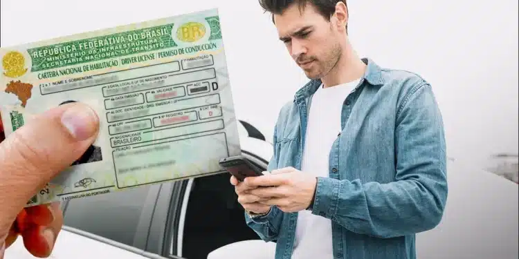 Homem utilizando celular ao lado de um carro enquanto uma CNH aparece em destaque