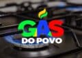Logo do programa Gás do Povo sobre a boca acesa de um fogão, em referência ao pagamento do vale de junho