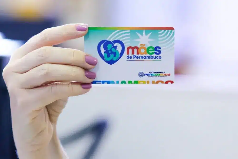 Mães de Pernambuco: Caixa deposita R$ 300 nesta sexta (7) para beneficiárias do Bolsa Família 2 Cartão do programa Mães de Pernambuco representa os critérios de desempate para seleção das beneficiárias