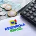 Desenrola Brasil aparece em documento sobre renegociação de dívidas ao lado de dinheiro brasileiro e calculadora