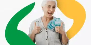 Idosa segurando cédulas de real, representando o pagamento dos benefícios do INSS em agosto a partir do dia 25.
