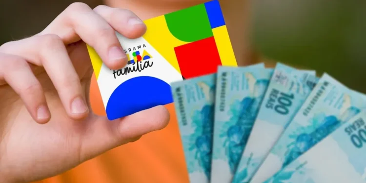 Cartão do Bolsa Família ao lado de notas de dinheiro representando o pagamento do benefício em setembro de 2026