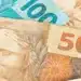 Pé-de-Meia começou a pagar a parcela de setembro nesta segunda (21); veja o calendário por mês de nascimento 14 Cédulas de dinheiro em reais representam o pagamento da parcela de setembro do programa Pé-de-Meia aos estudantes