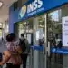 Atendimento nas agências do INSS será suspenso nesta sexta (30/10) e na próxima segunda (2/11) 14 Fachada de agência do INSS fechada, representando a suspensão temporária do atendimento presencial.