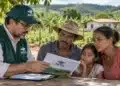 Crédito Instalação do Incra: quem pode acessar, quais são as modalidades e como o recurso chega à família 14 Família de agricultores acompanhando orientações de um representante do Incra sobre o Crédito Instalação.