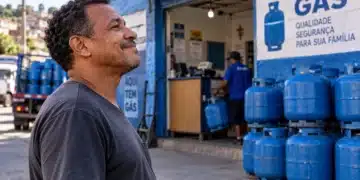 Homem em frente a uma distribuidora de gás com botijões azuis, representando as famílias beneficiadas pelo Gás do Povo.
